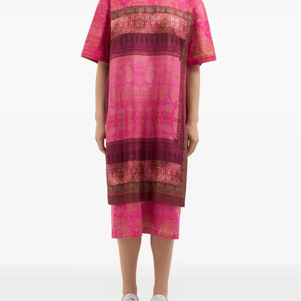 платье-футболка с принтом пейсли