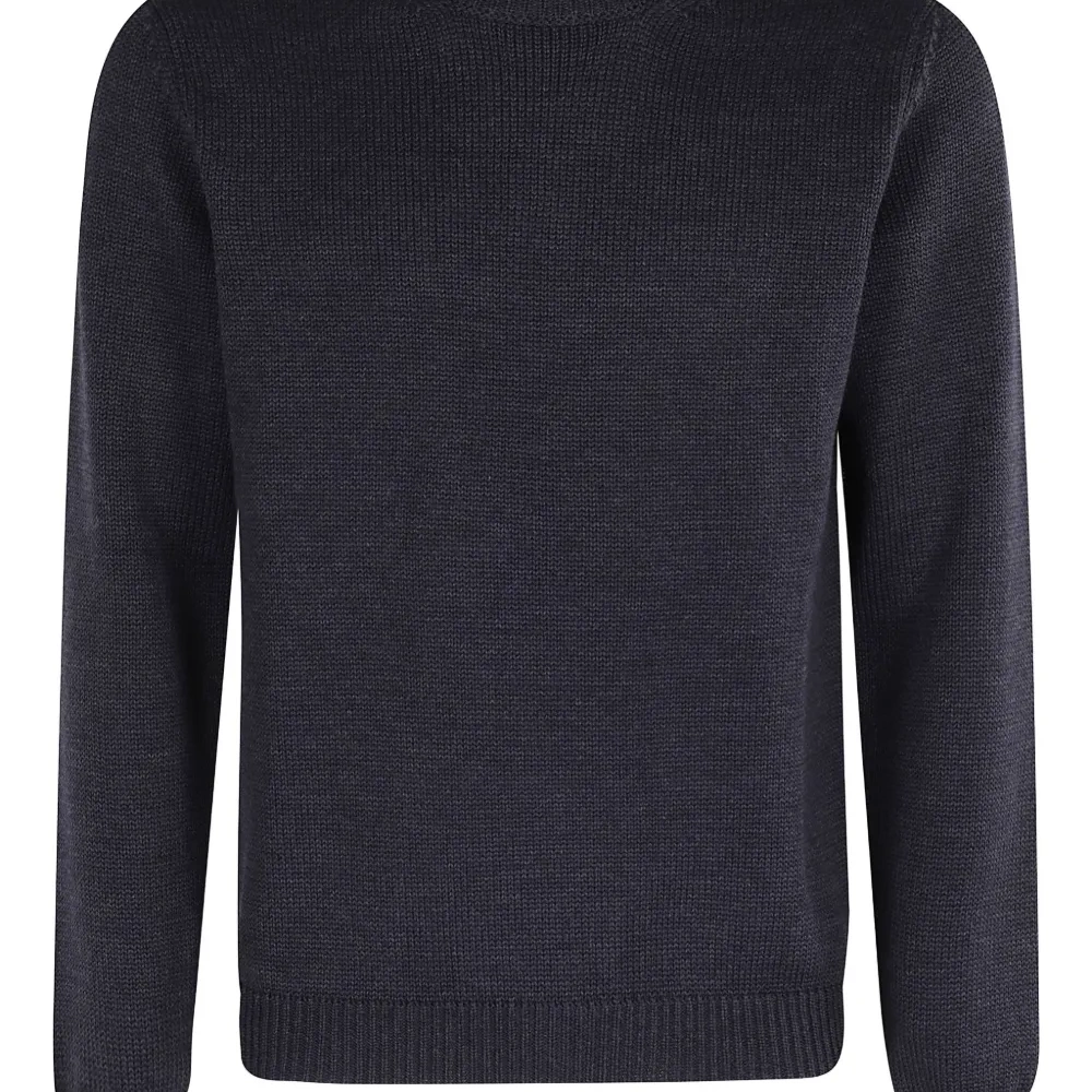 Свитер в рубчик с круглым вырезом