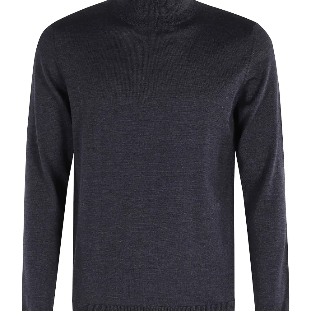 Свитер с высоким воротником