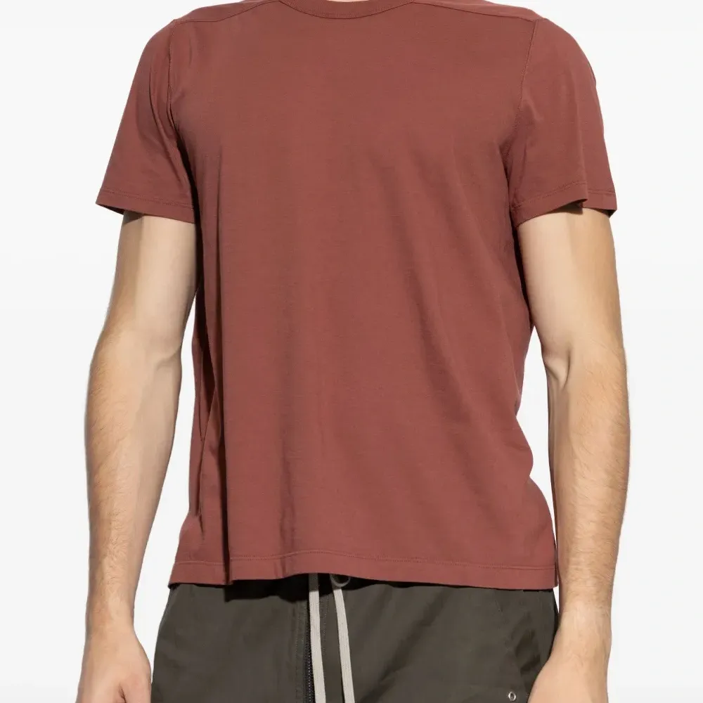 Футболка с круглым вырезом