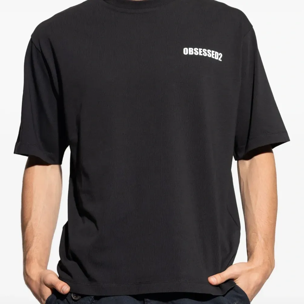 футболка с логотипом