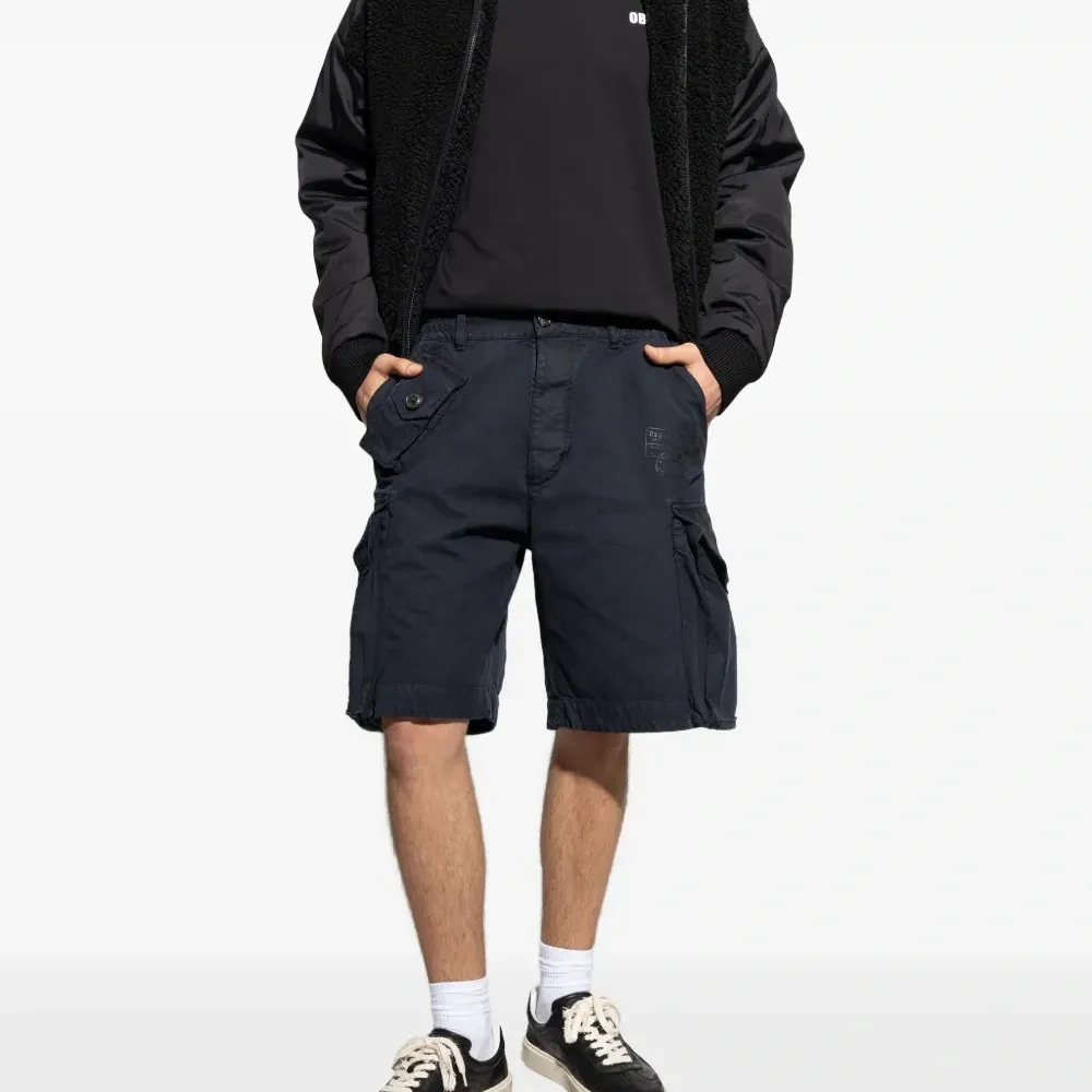 футболка с логотипом