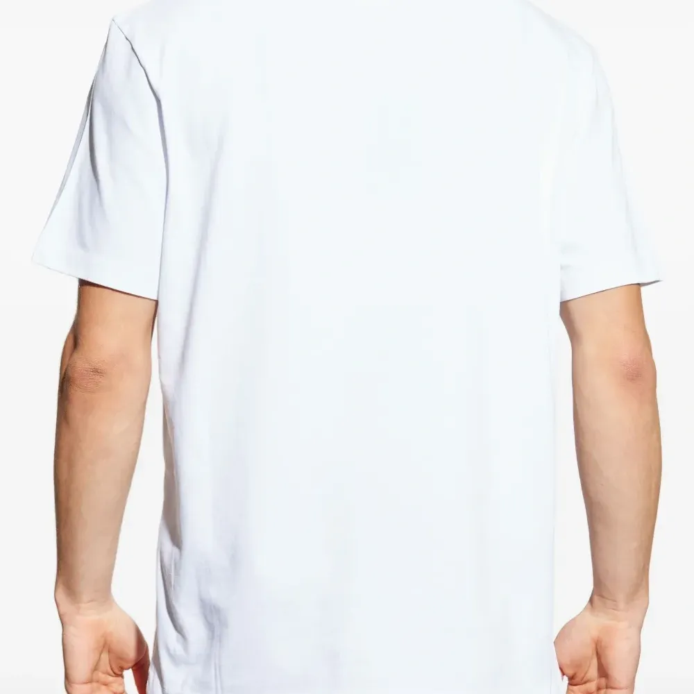 футболка с логотипом