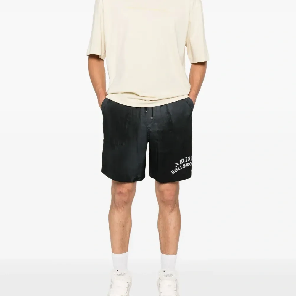 футболка с логотипом