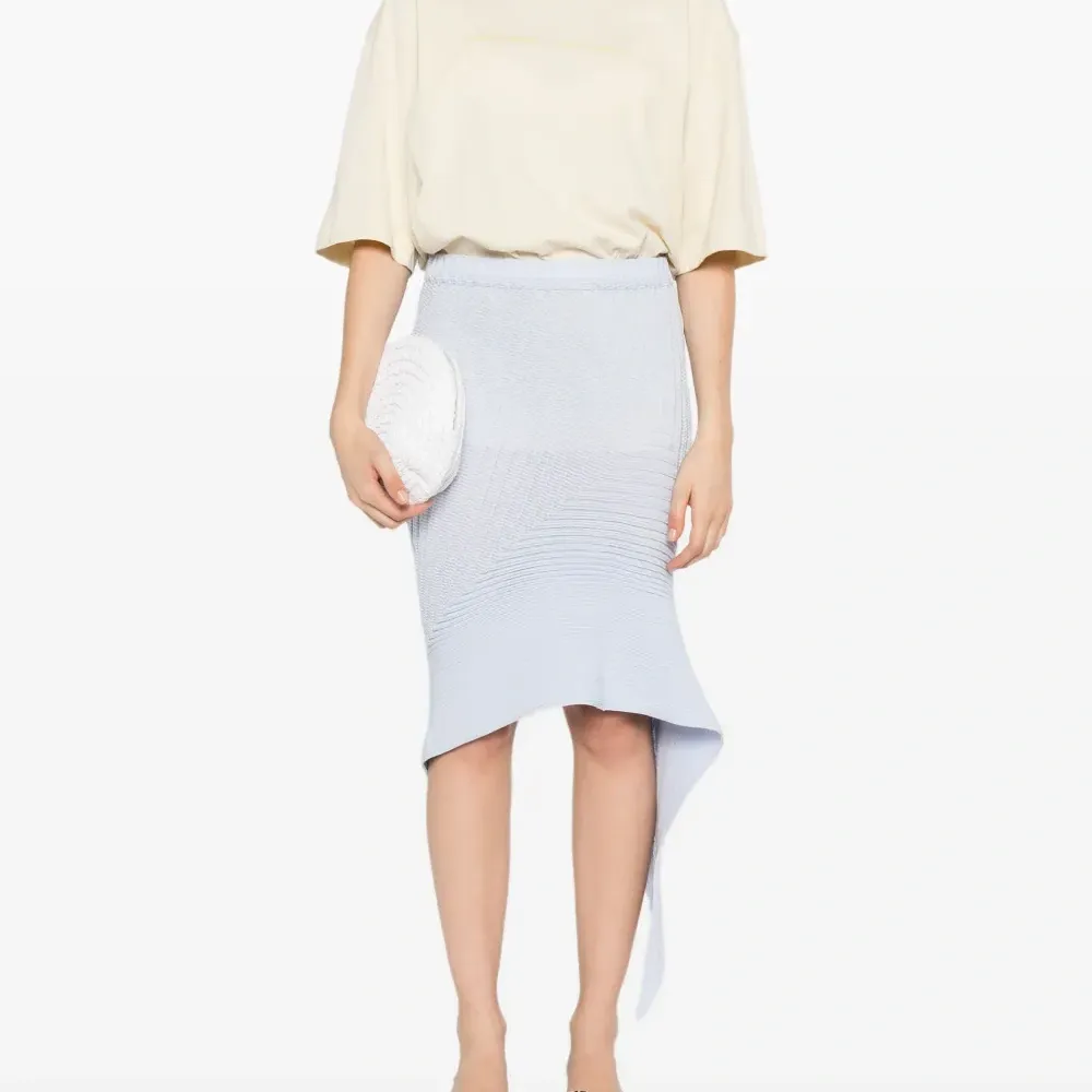 футболка с логотипом