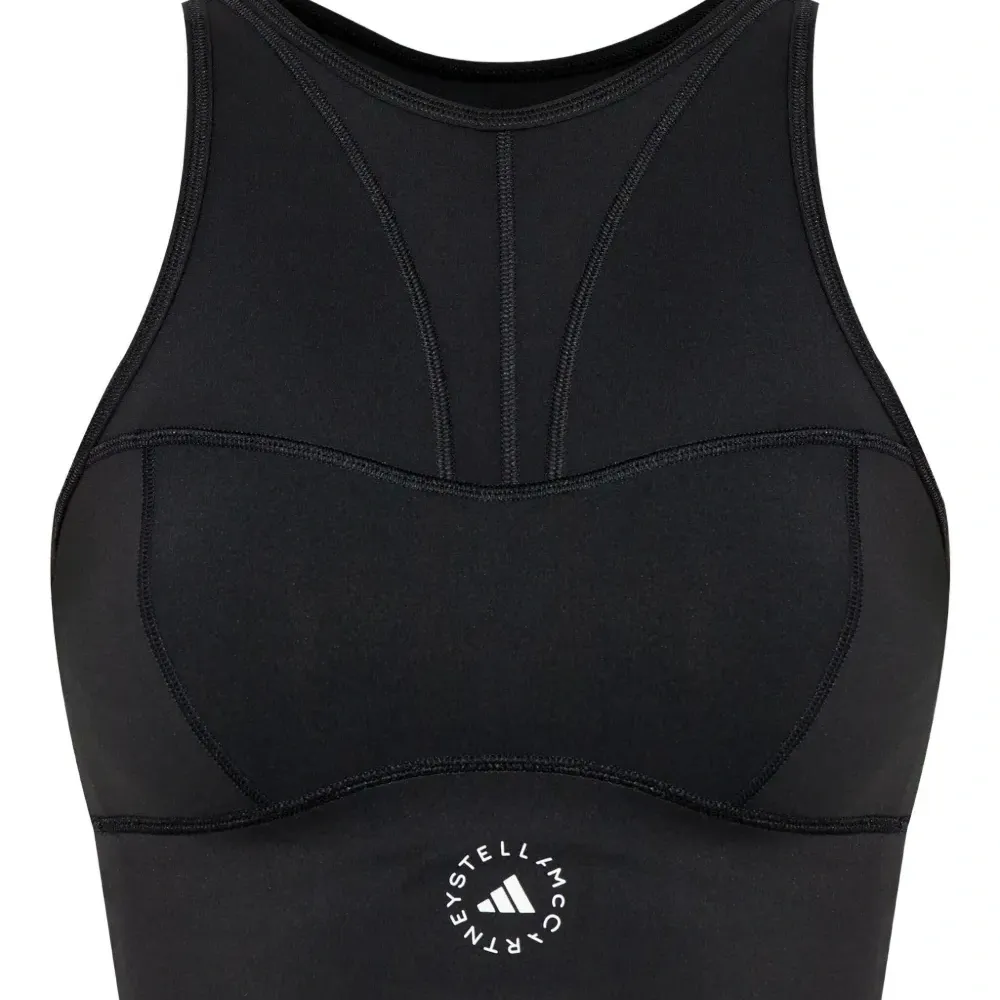 Спортивный бюстгальтер с вырезом халтер