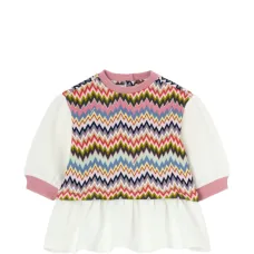 Платье с оборчатым подолом и зигзагообразным узором