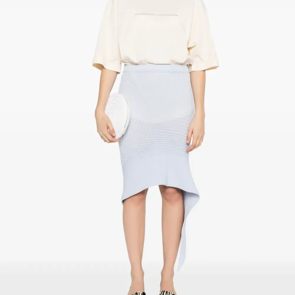 футболка с логотипом