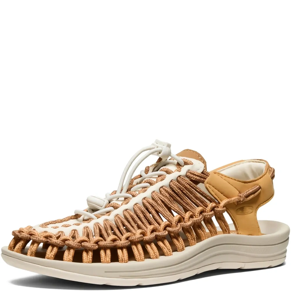 Босоножки со шнуровкой