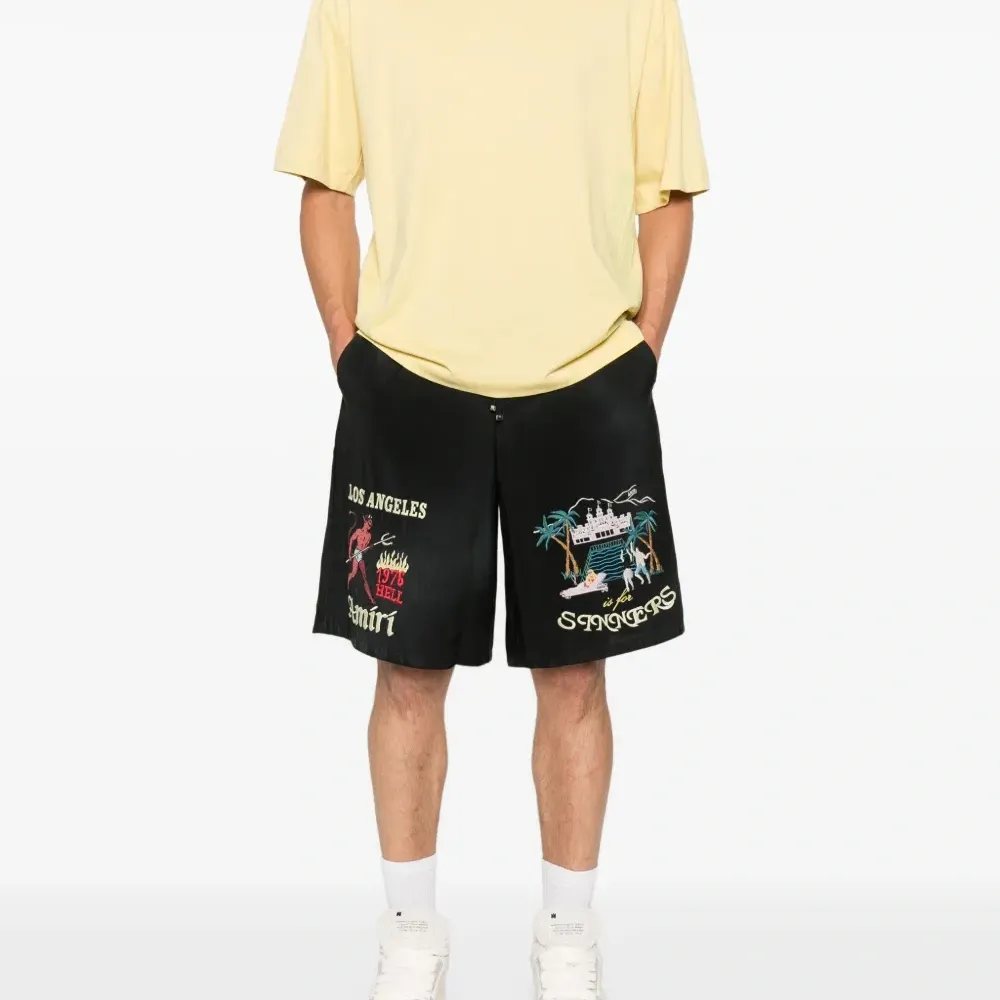 футболка с логотипом