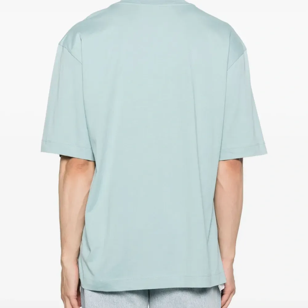 футболка с логотипом