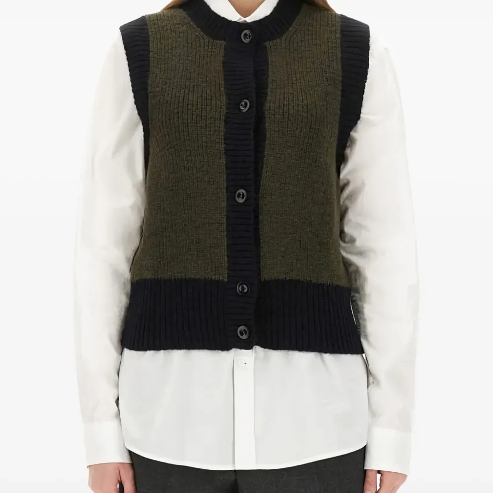 Кардиган на пуговицах без рукавов