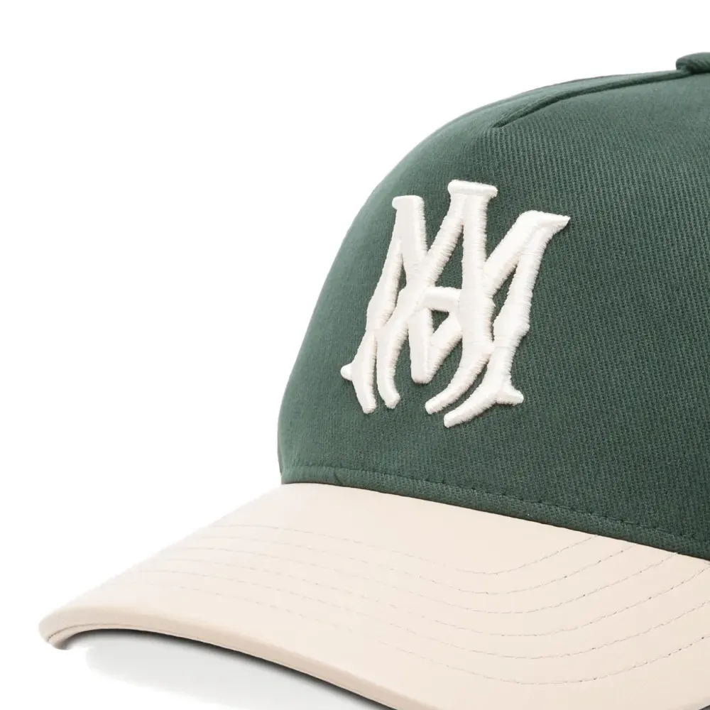 Бейсболка с вышитым логотипом