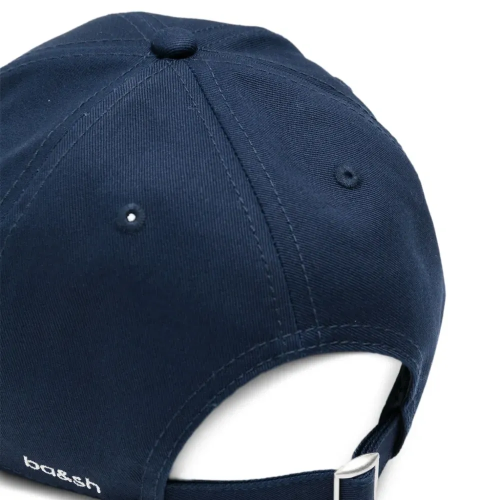 бейсболка с вышитым логотипом