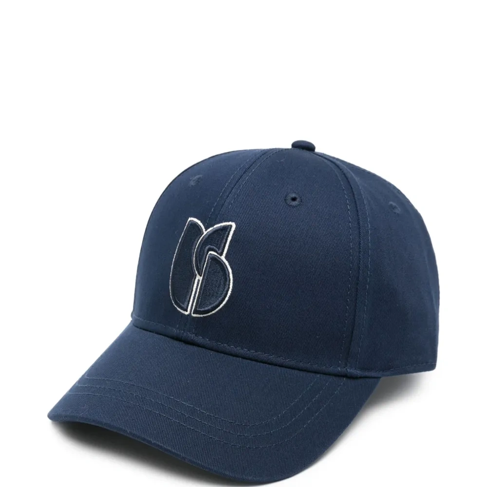 бейсболка с вышитым логотипом