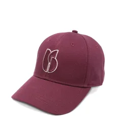 бейсболка с вышитым логотипом