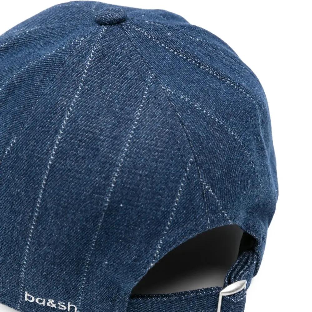 Бейсболка в тонкую полоску