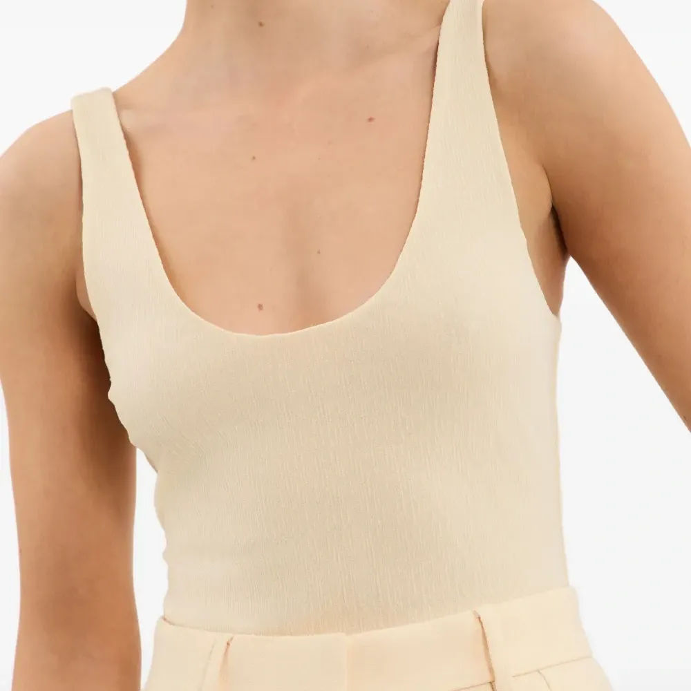 Боди Arial в рубчик с U-образным вырезом