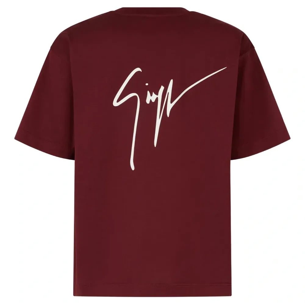 Футболка с логотипом