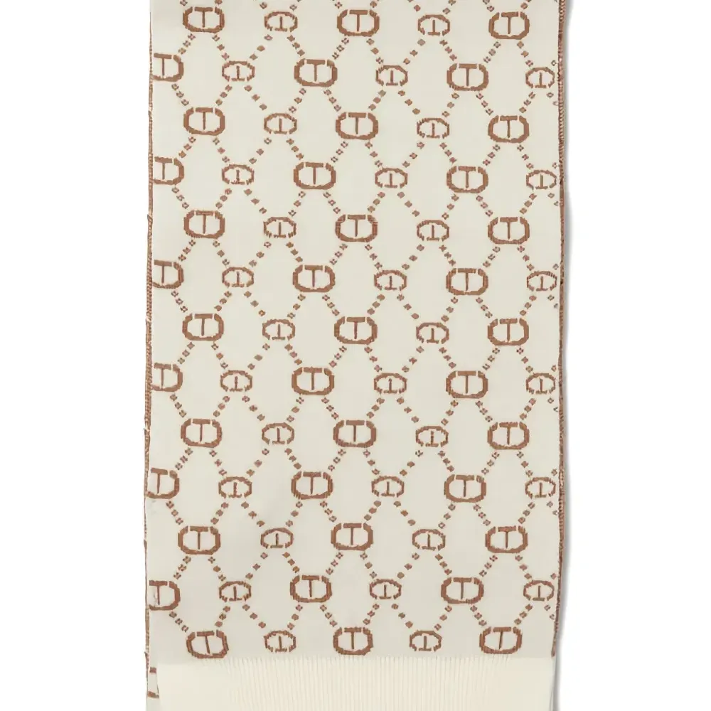 Шарф с монограммой