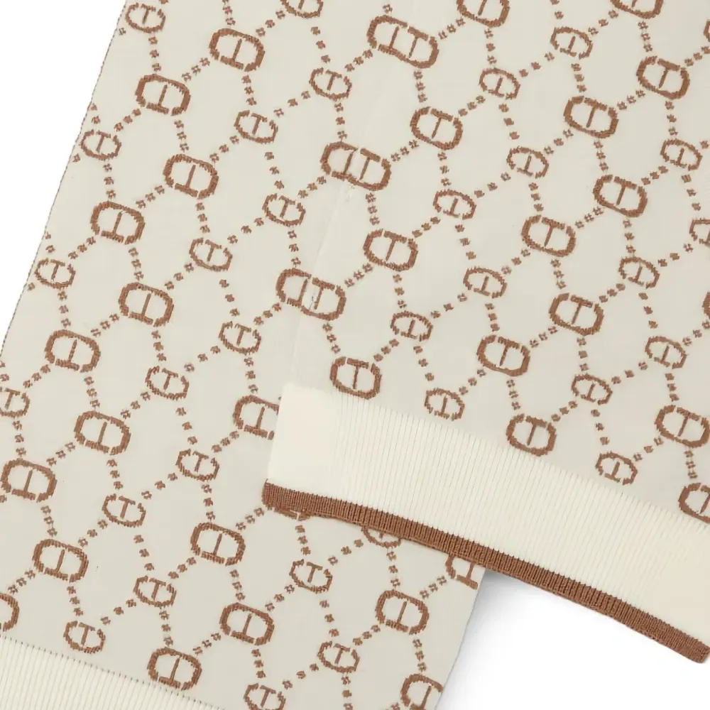 Шарф с монограммой