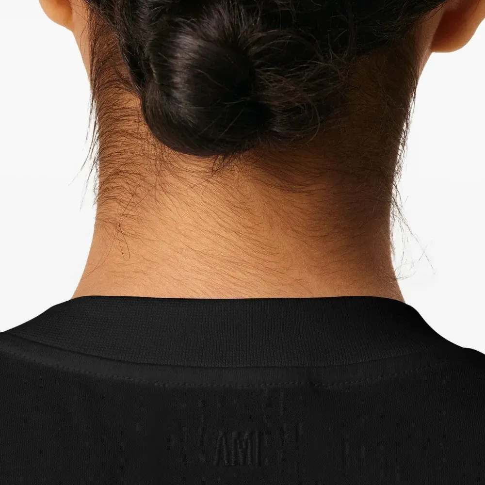 футболка с длинными рукавами и вышивкой футболка с длинными рукавами и вышивкой