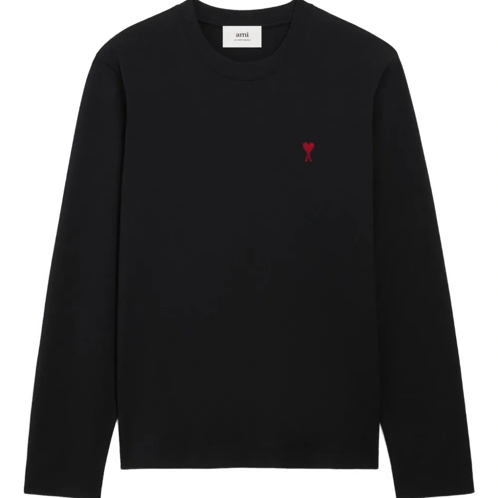 футболка с длинными рукавами и вышивкой