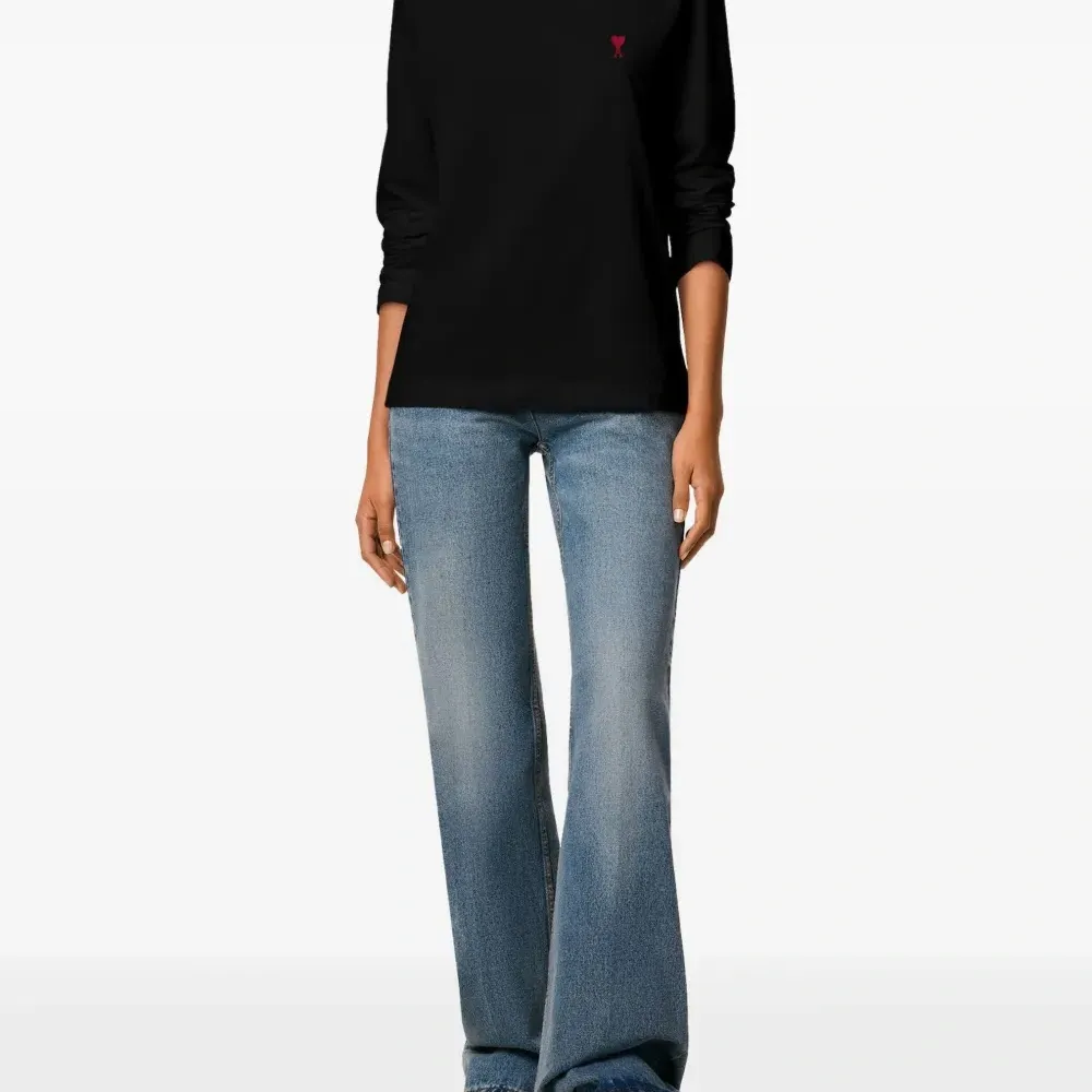 футболка с длинными рукавами и вышивкой футболка с длинными рукавами и вышивкой