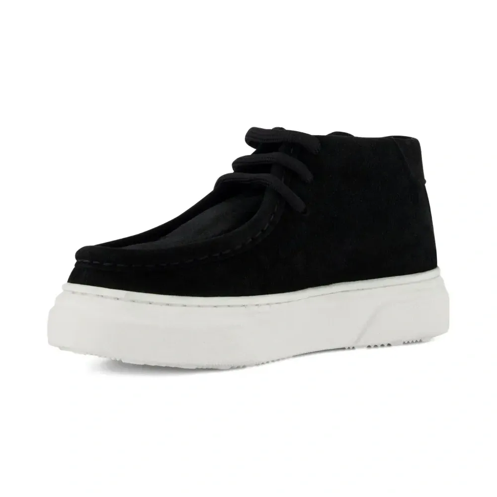 Замшевые кеды на шнуровке