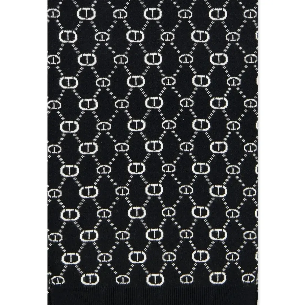 Шарф с монограммой