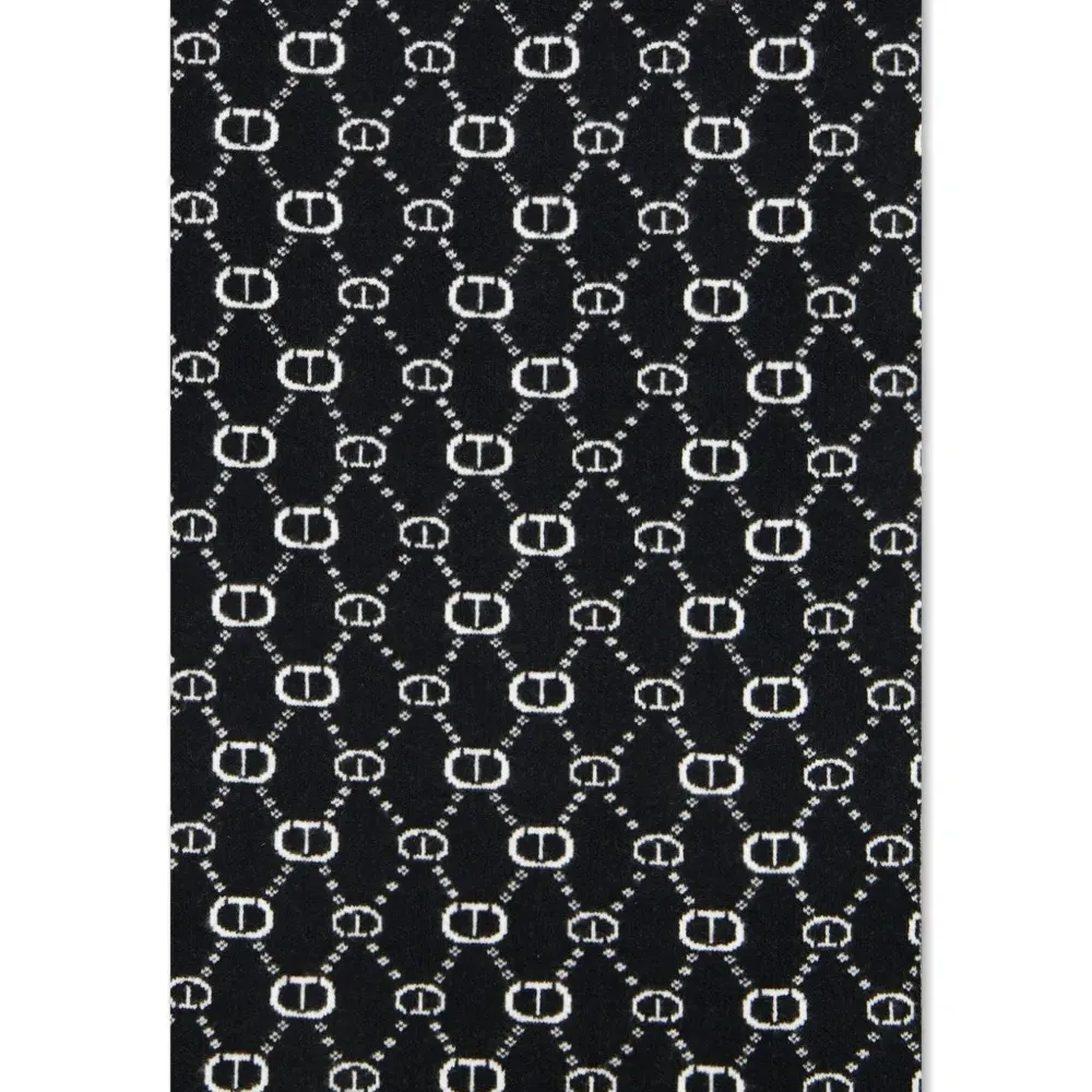 Шарф с монограммой