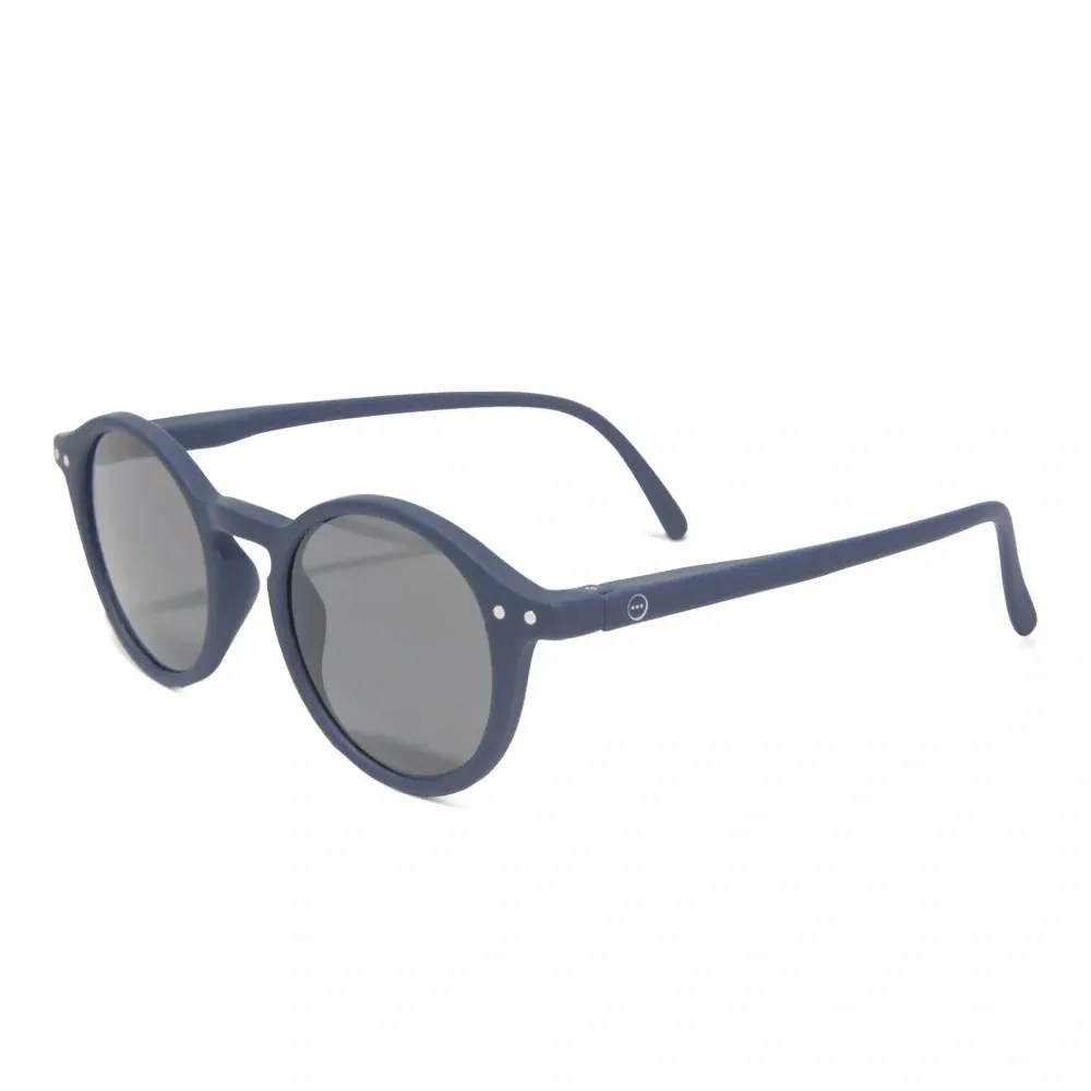 Солнцезащитные очки в круглой оправе