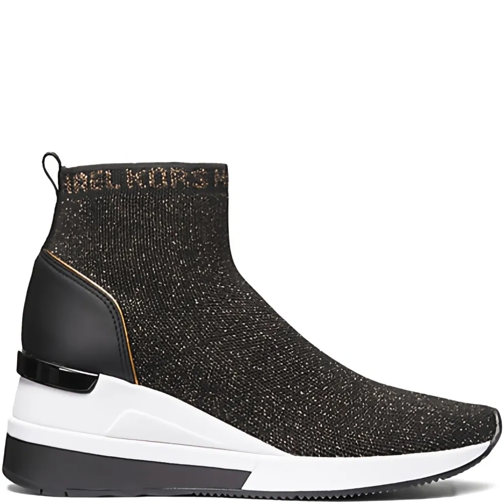 Кроссовки с логотипом