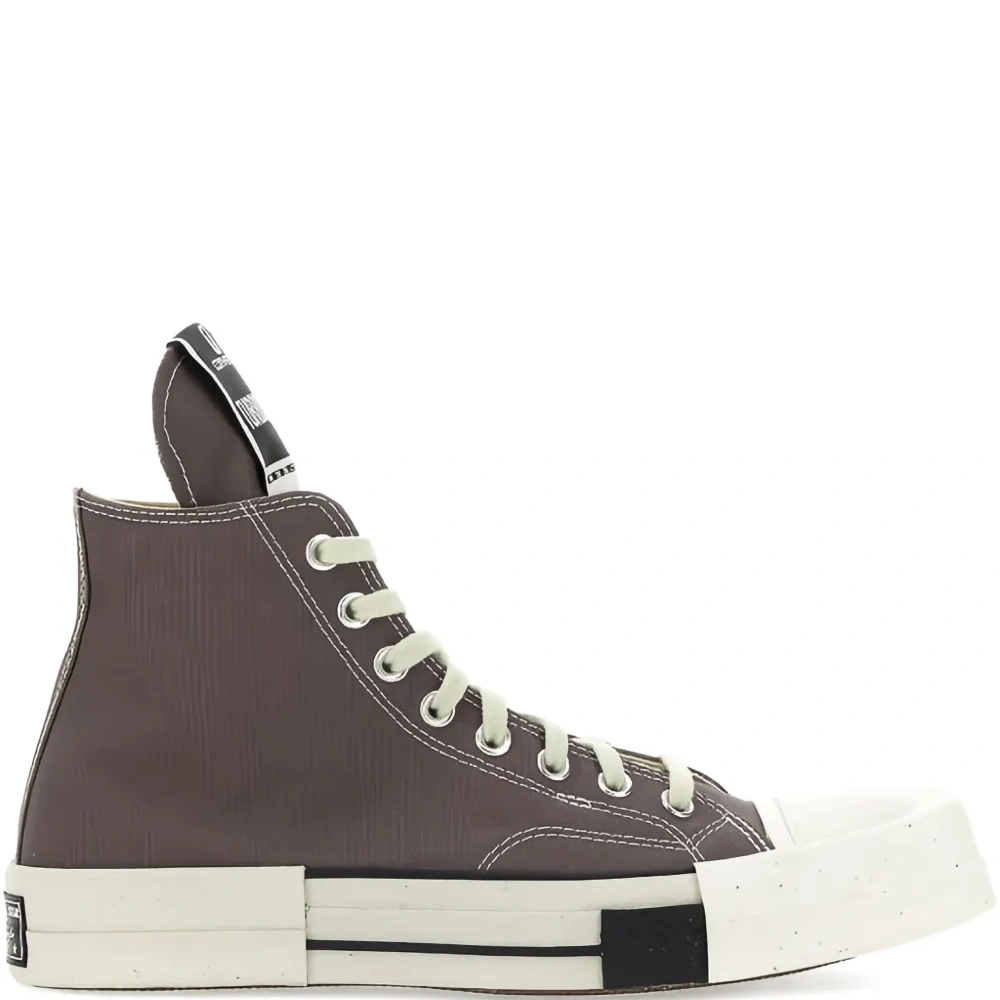 Кроссовки из коллаборации с DRKSHWD