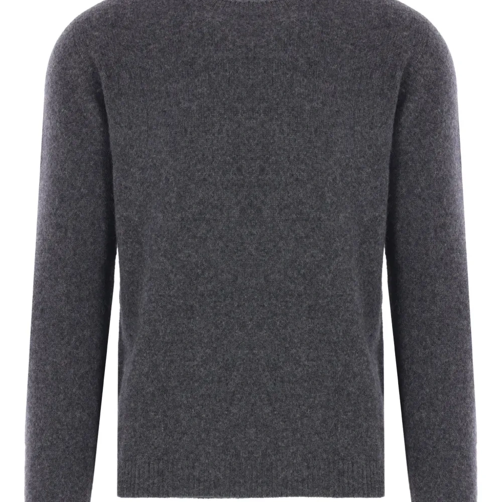 Свитер с круглым вырезом