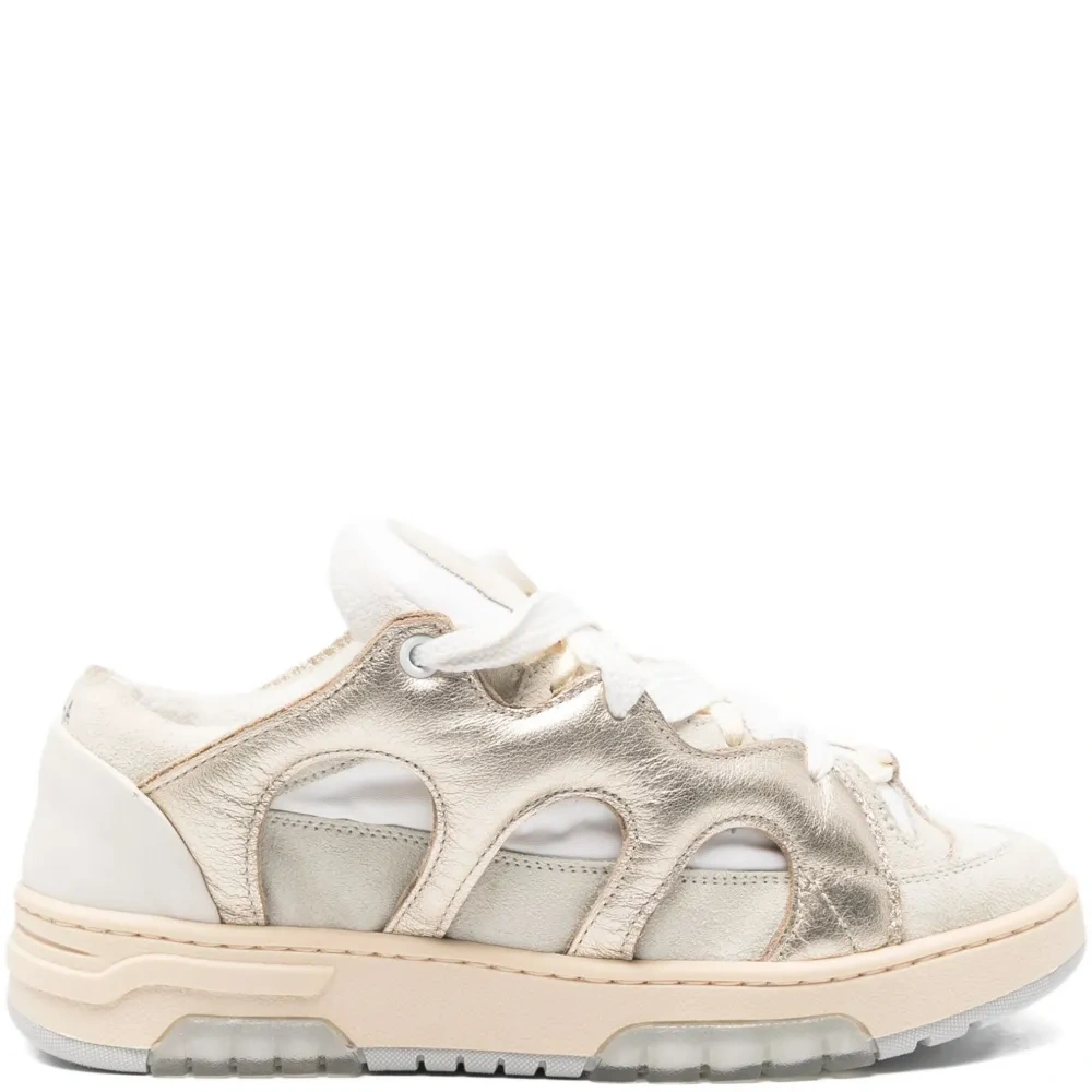 Кроссовки с вырезами