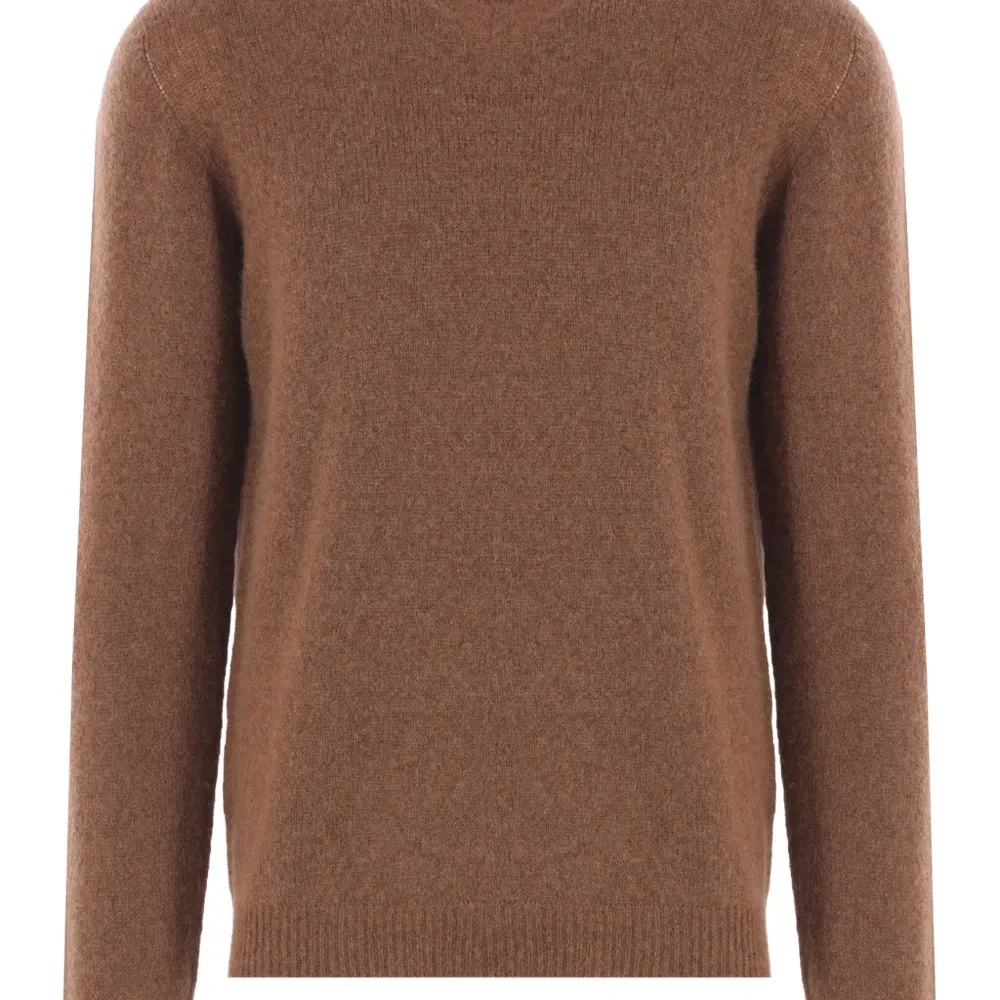 Свитер с круглым вырезом