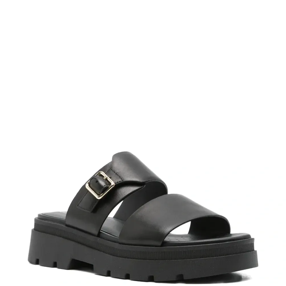 Сандалии на платформе с пряжкой