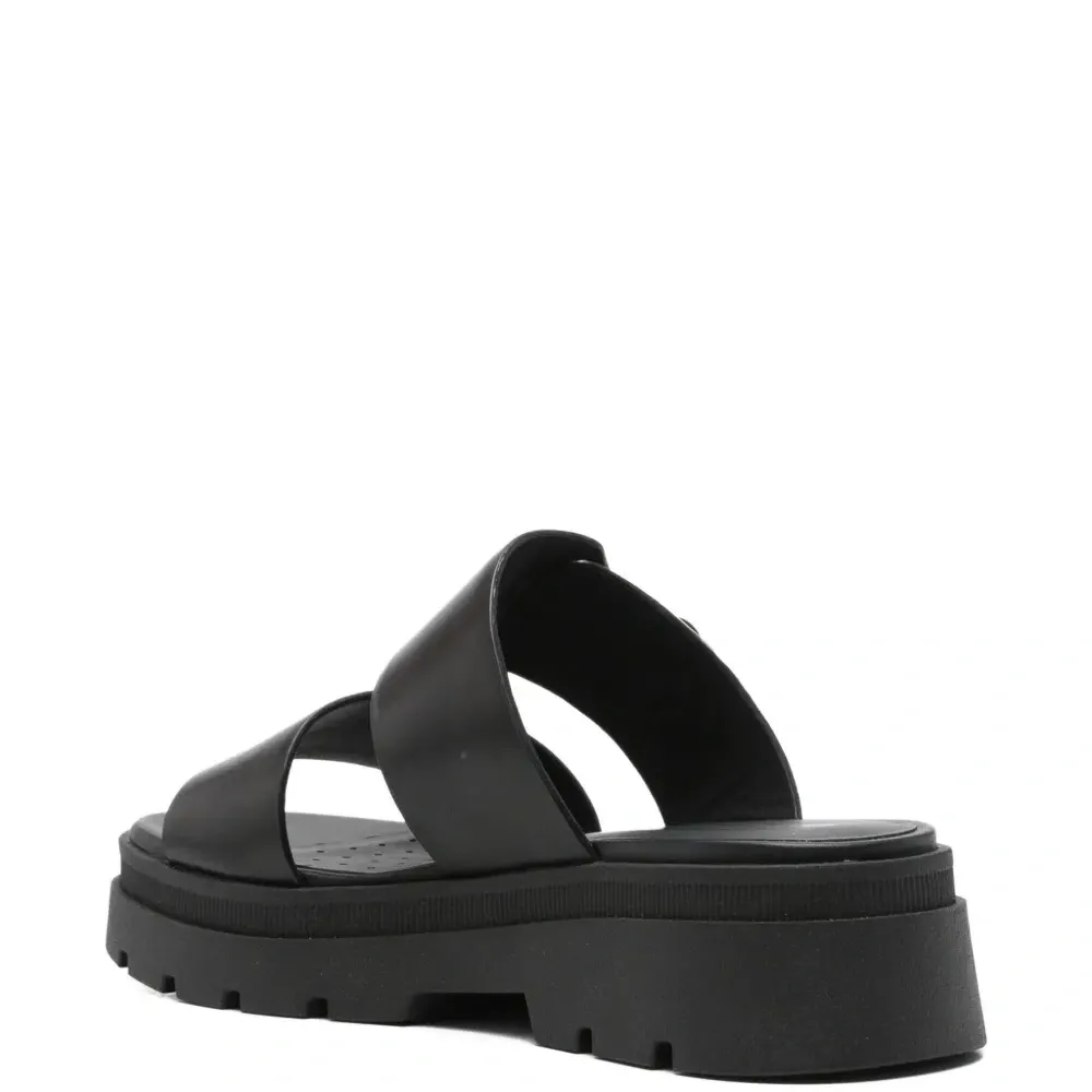 Сандалии на платформе с пряжкой