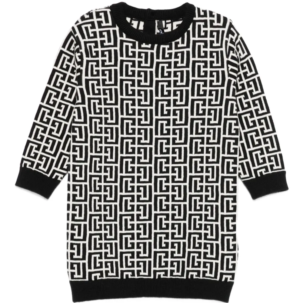 платье с монограммой