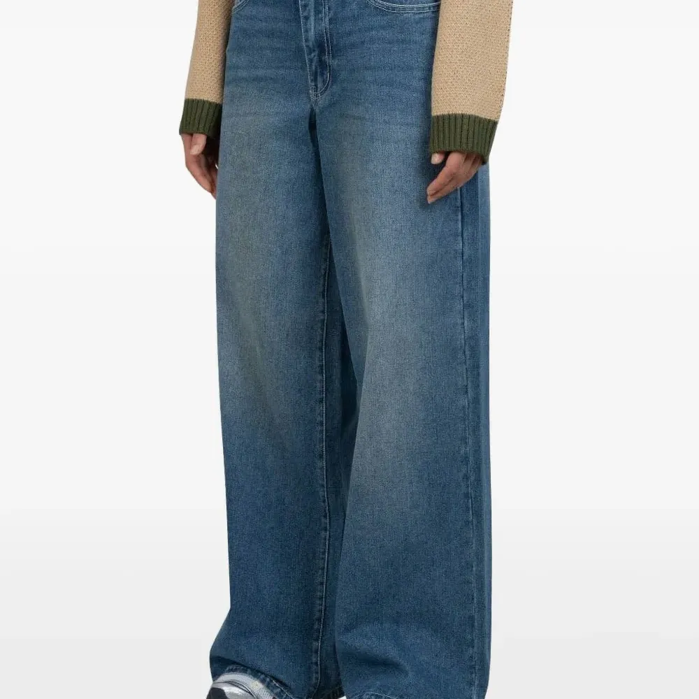 Джинсы с заниженной талией