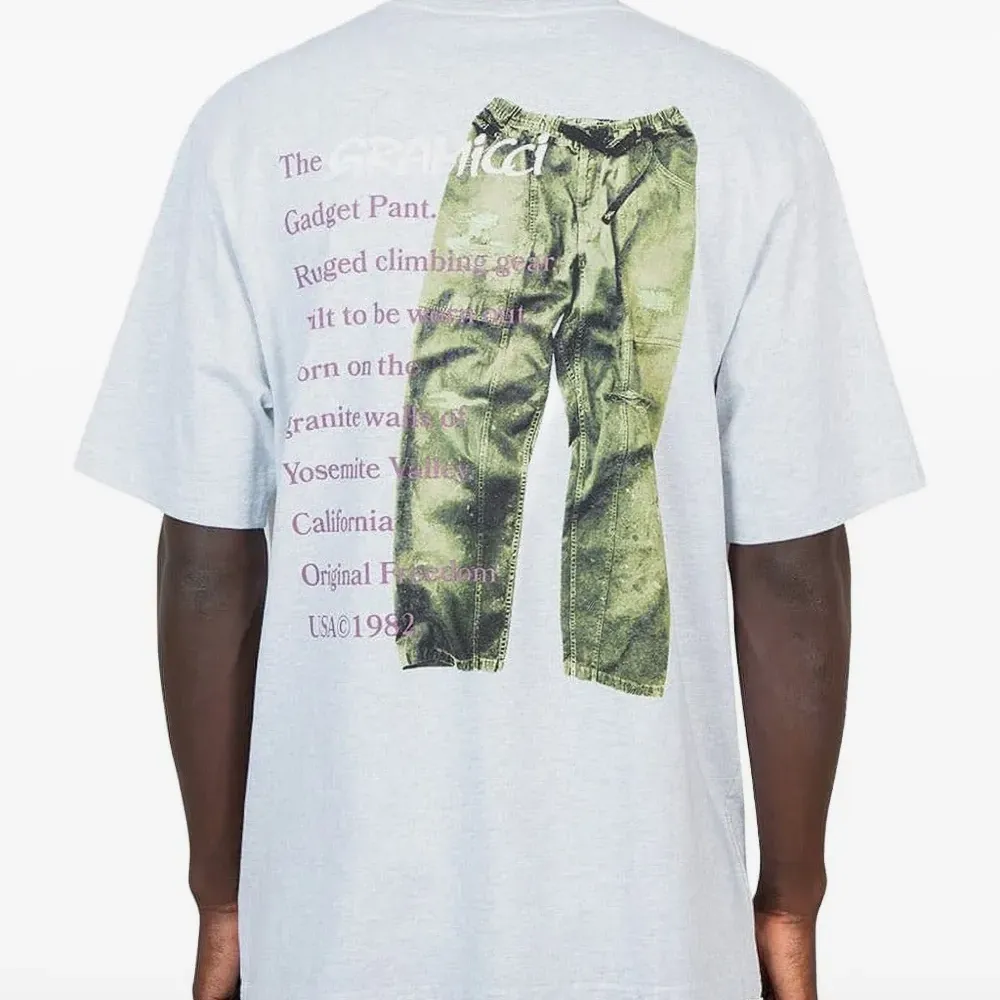 Футболка с графичным принтом Футболка с графичным принтом