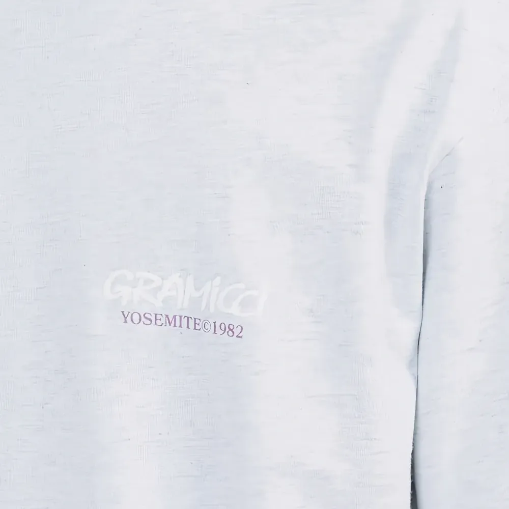 Футболка с графичным принтом Футболка с графичным принтом