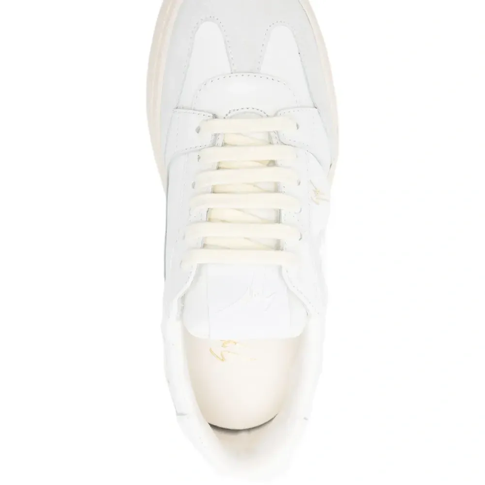 кроссовки со вставками