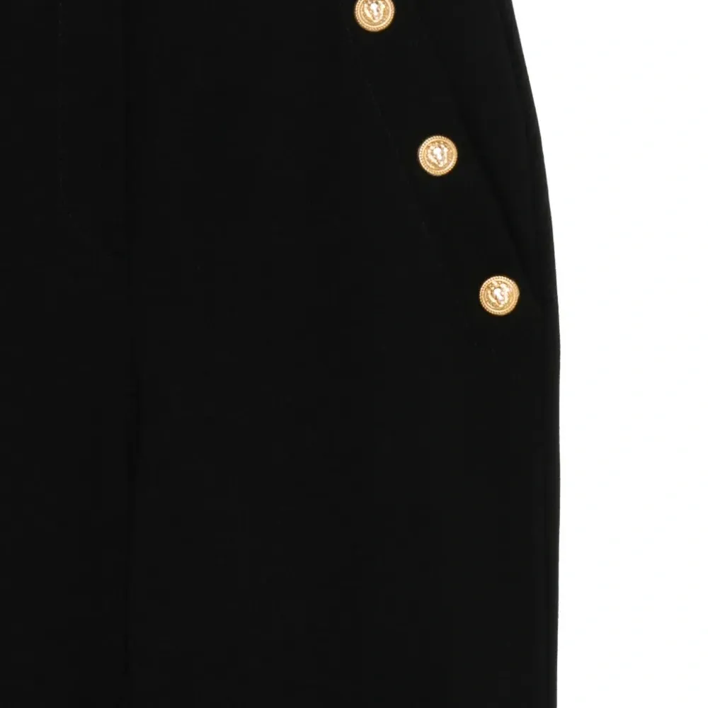 брюки с пуговицами