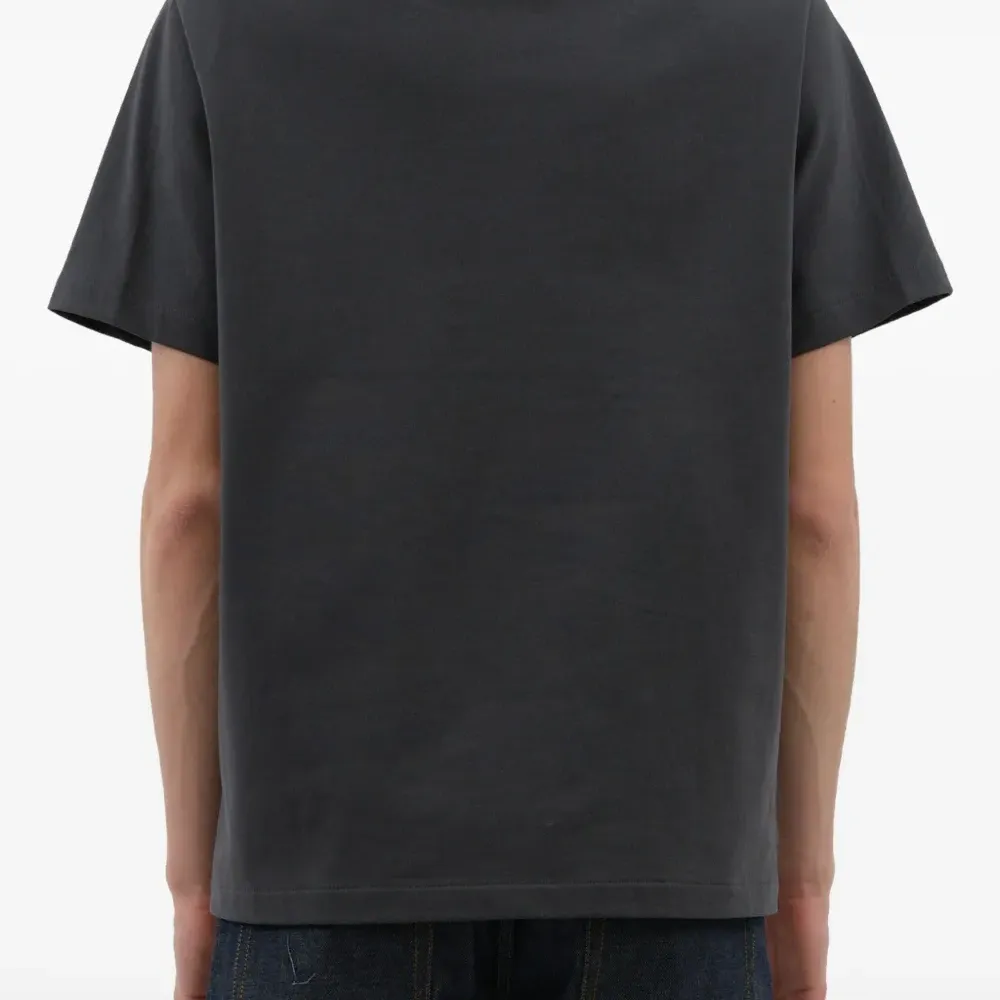 Футболка с вышитым логотипом Футболка с вышитым логотипом