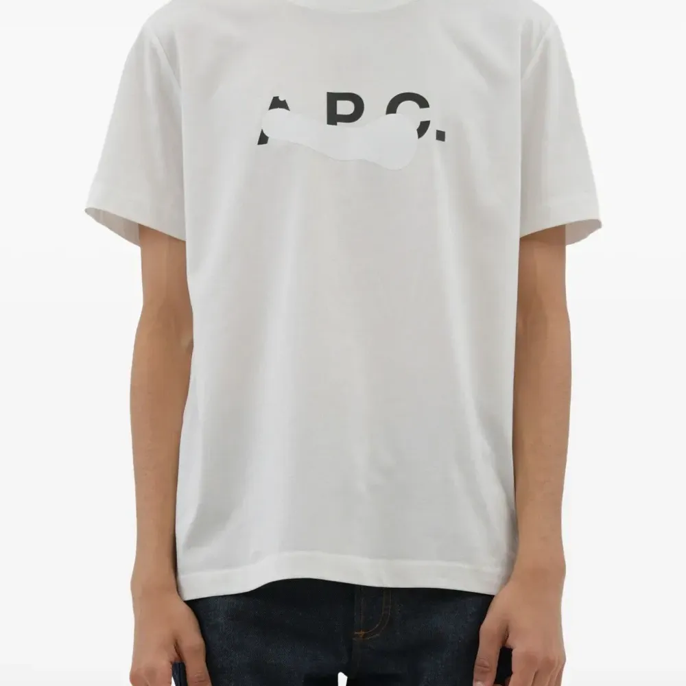 Футболка с логотипом