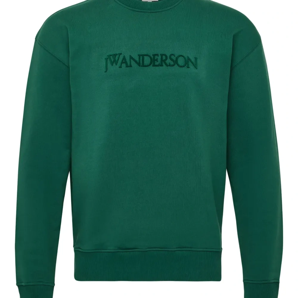 толстовка с вышитым логотипом