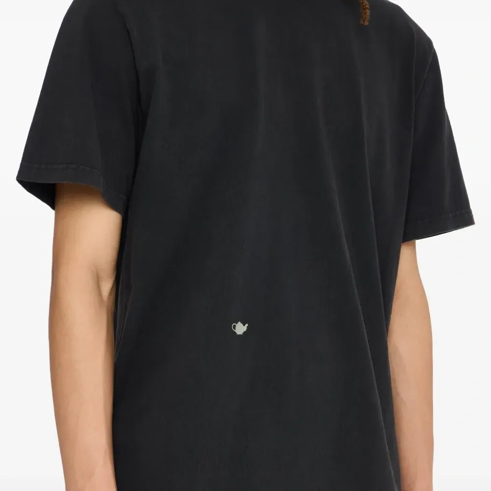 Футболка с вышитым логотипом