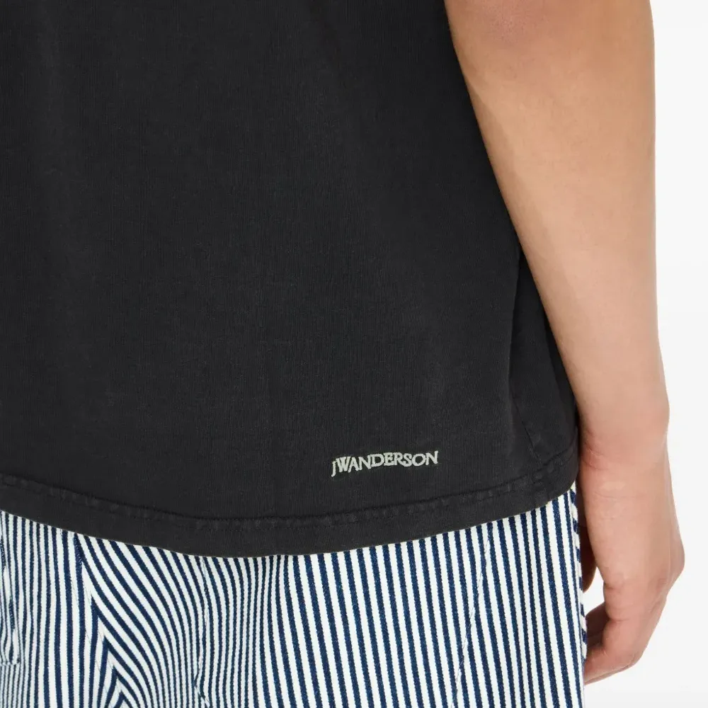 Футболка с вышитым логотипом